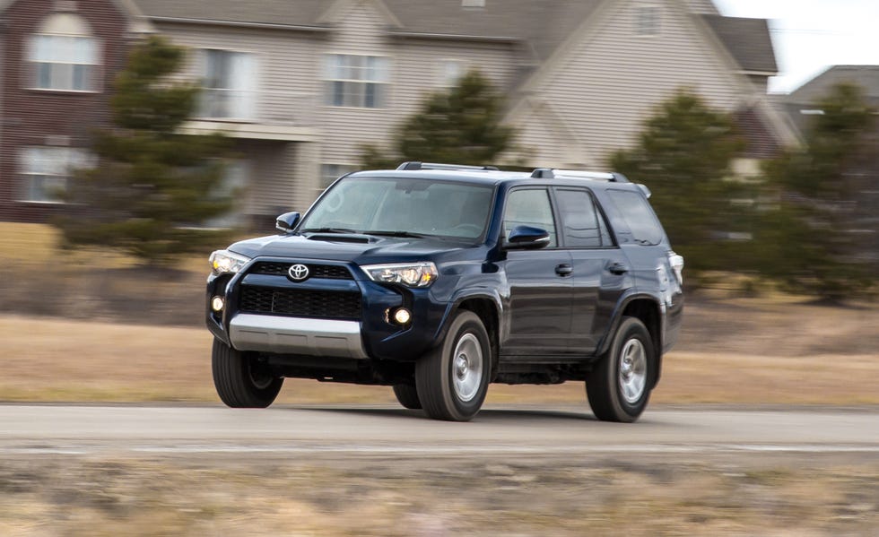 2016 Toyota 4Runner Reviewed: Old-School SUV