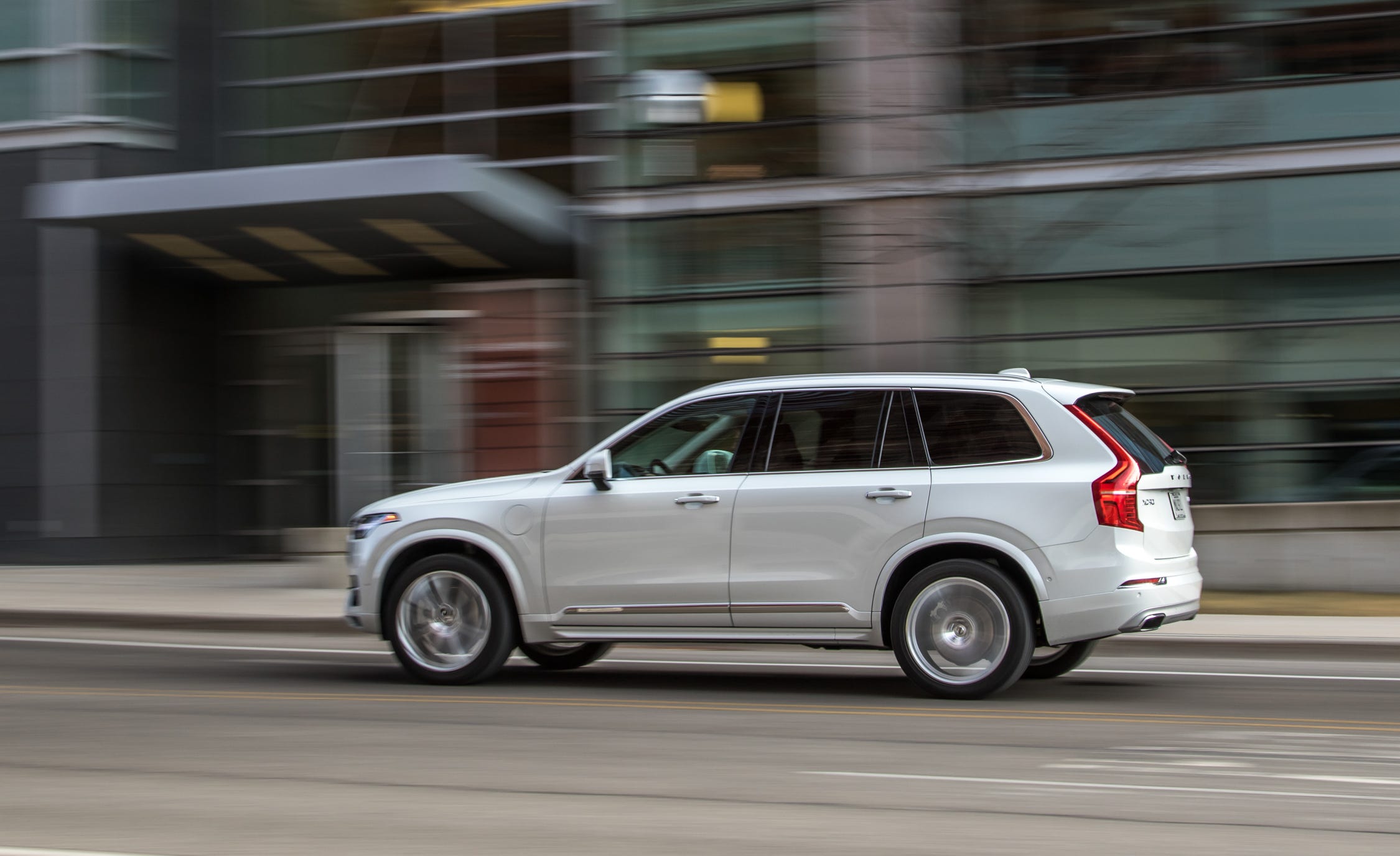 2018 volvo xc90 t8 awd phev rear