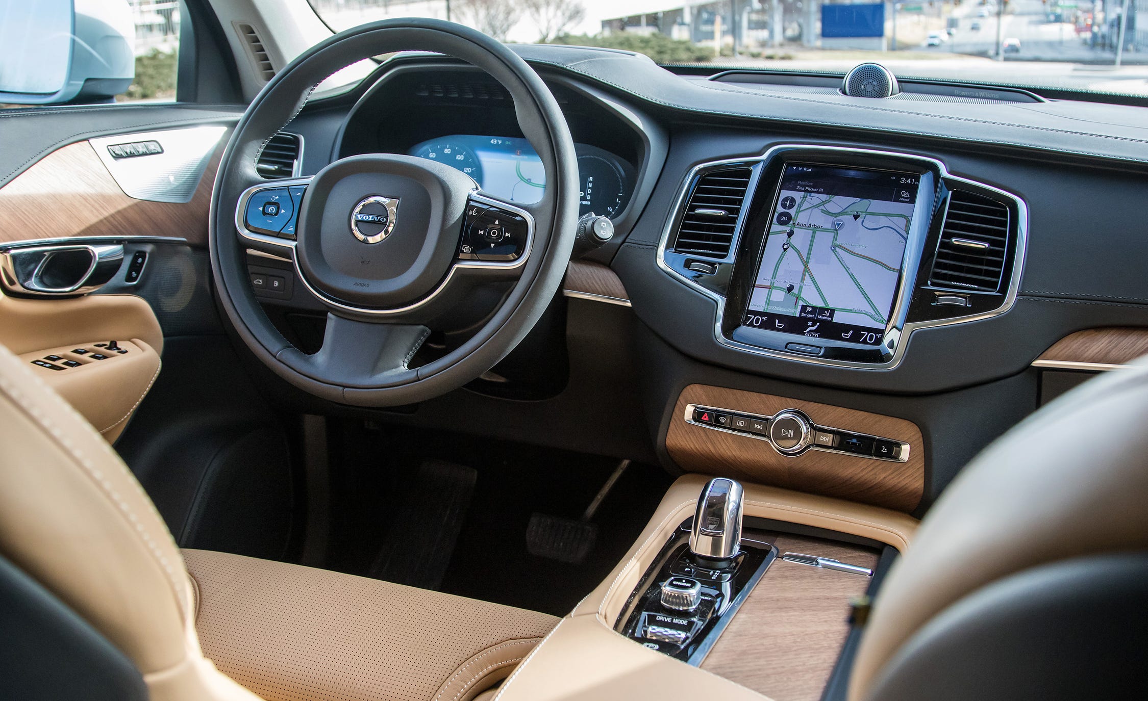 2018 volvo xc90 t8 awd phev interior