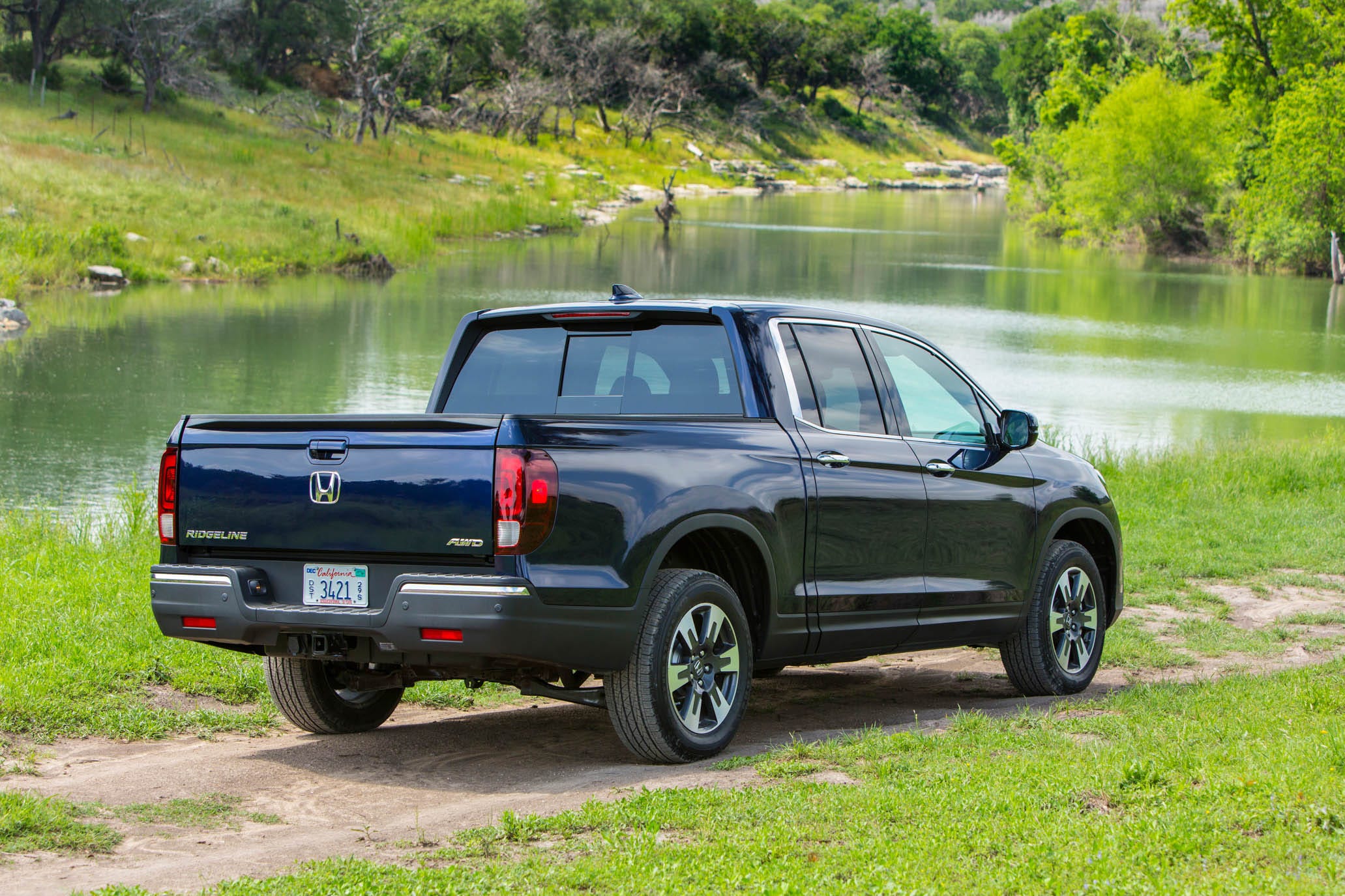 2017 Honda Ridgeline Review, Pricing, and Specs