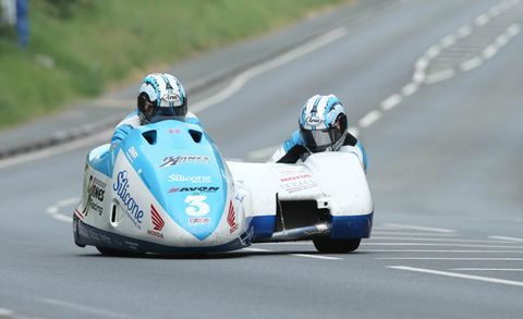 Sidecar-Racing-at-the-Isle-of-Man-TT-INLINE2