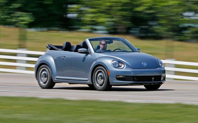 [Image: 2016-Volkswagen-Beetle-convertible-Denim...size=640:*]