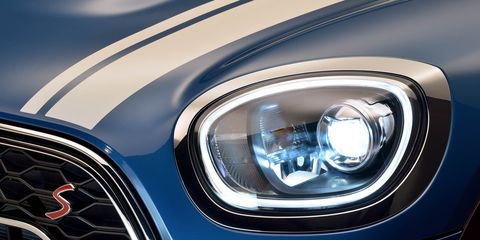 Automotive design, Automotive lighting, Headlamp, Automotive exterior, Light, Grille, Hood, Personal luxury car, Electric blue, Automotive light bulb, 