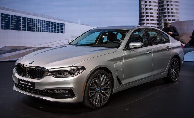 2018-BMW-530e-and-M550i-PLACEMENT