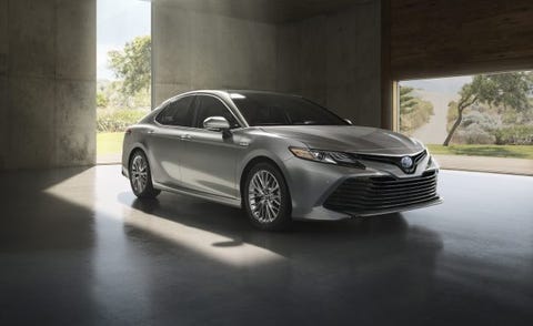 2018 Toyota Camry Hybrid Could Hit 50 Mpg City News Car And Driver 2018 Toyota Camry Hybrid Placement