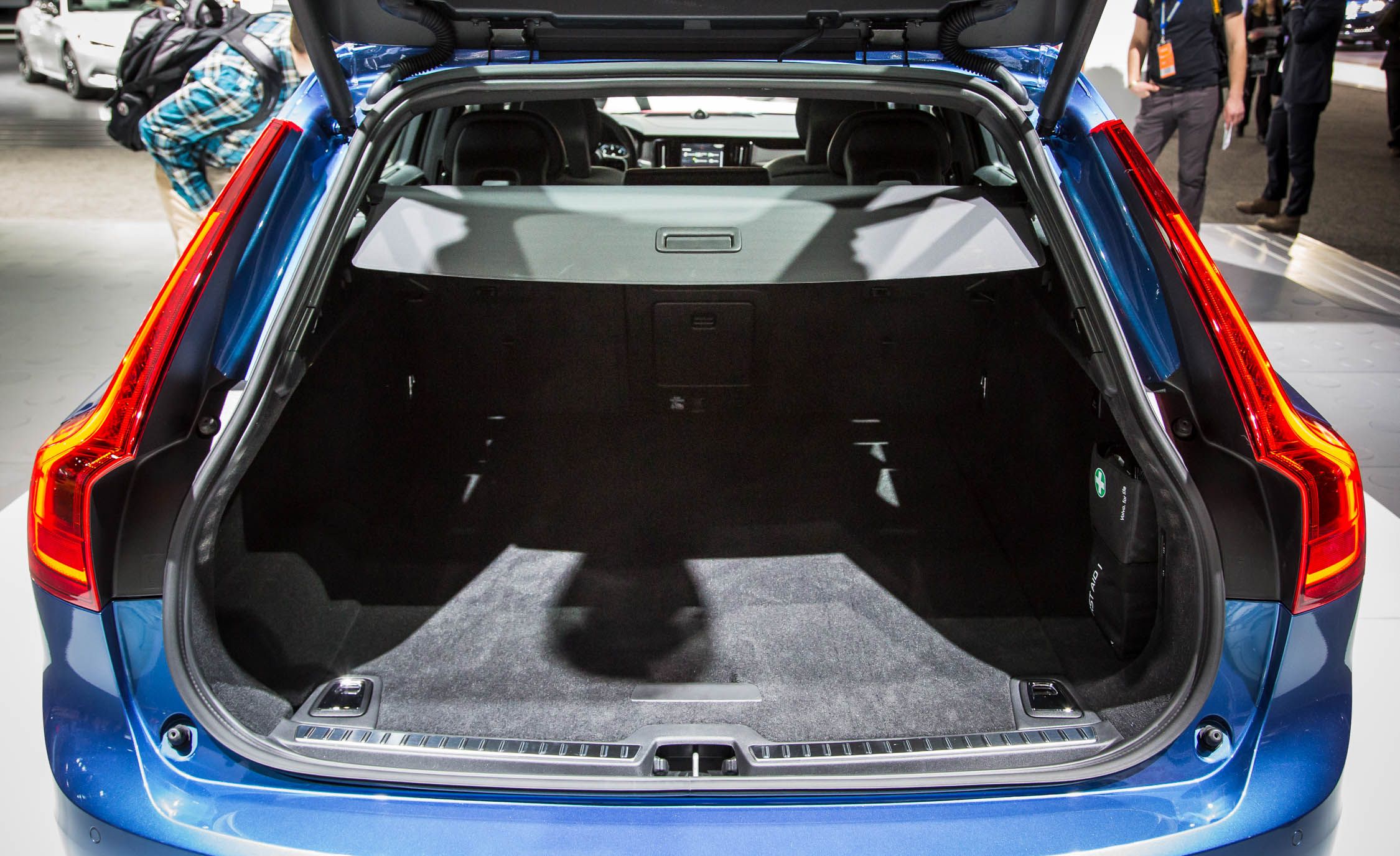Trunk Ledge Kit | VOLVO V60 2017 Trunk Ledge Kit | VOLVO V60 2017