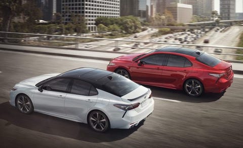 Why Toyota Hasn T Dropped The V 6 In 2018 Camry News Car And 2018 Toyota Camry Xse And Hybrid