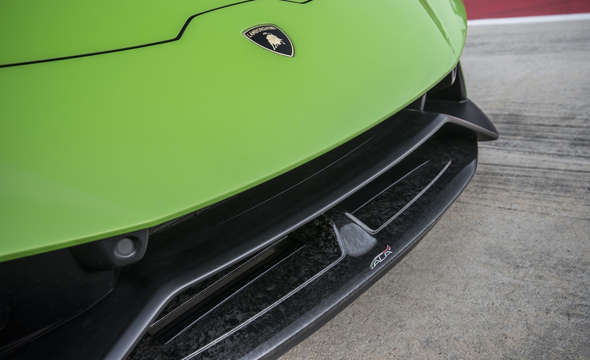 How the Lamborghini Huracan Performante Bends Air to Its Will