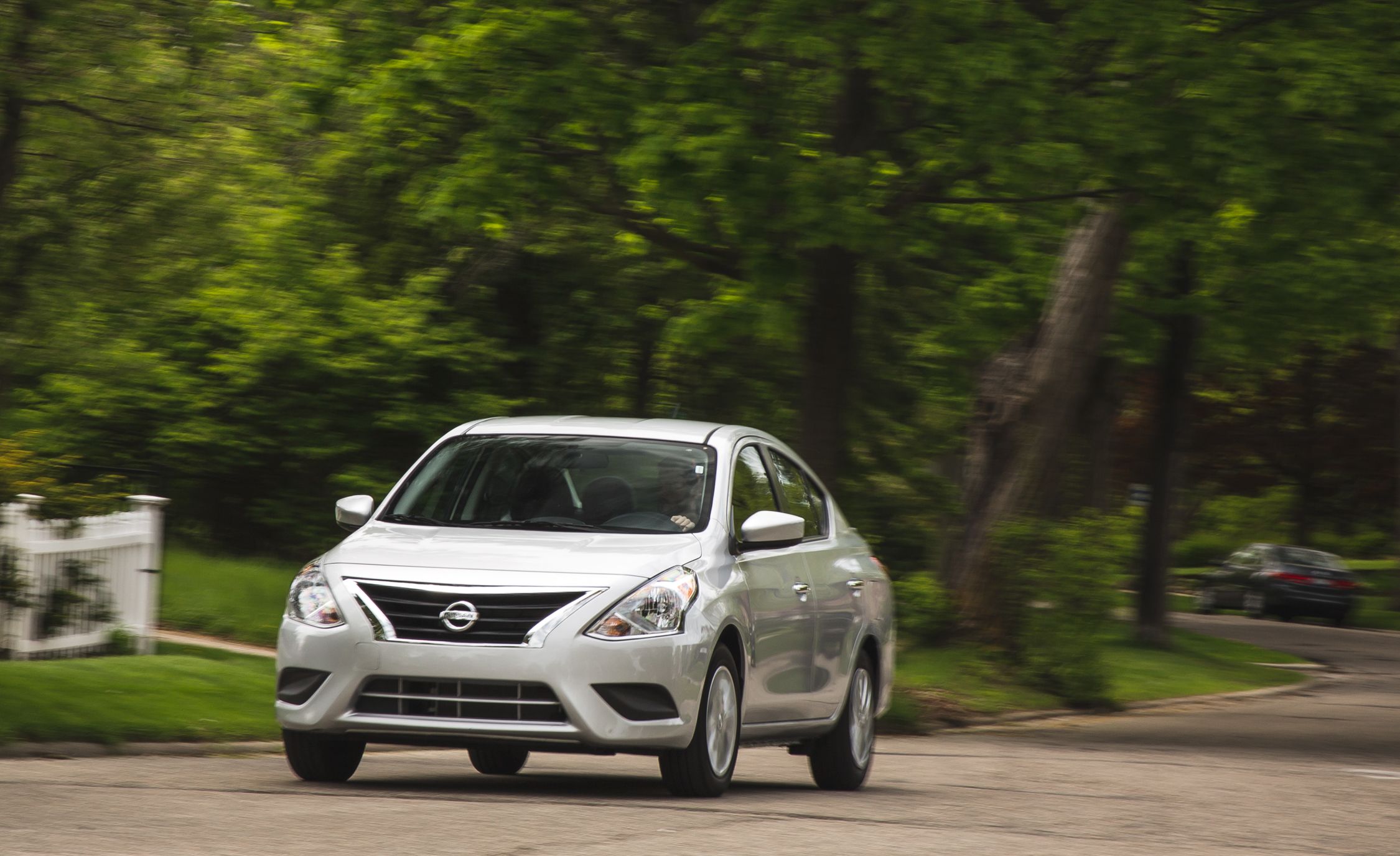 2017 nissan versa s price