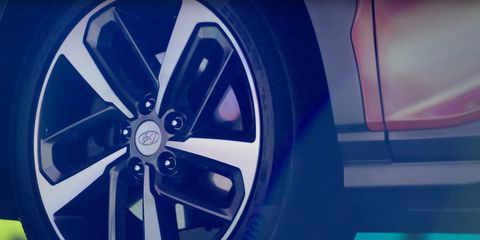 Alloy wheel, Wheel, Rim, Blue, Vehicle, Spoke, Automotive wheel system, Tire, Auto part, Car, 