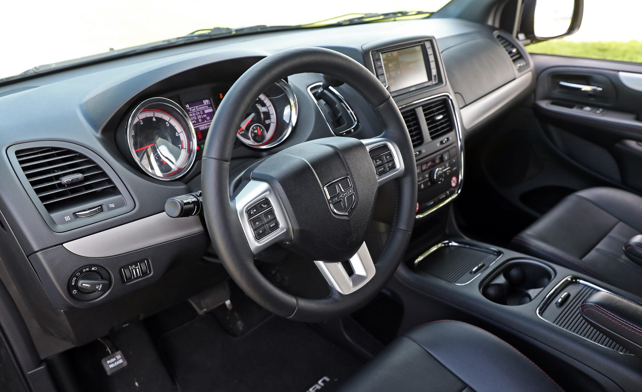 2018 Dodge Grand Caravan Review, Pricing, and Specs