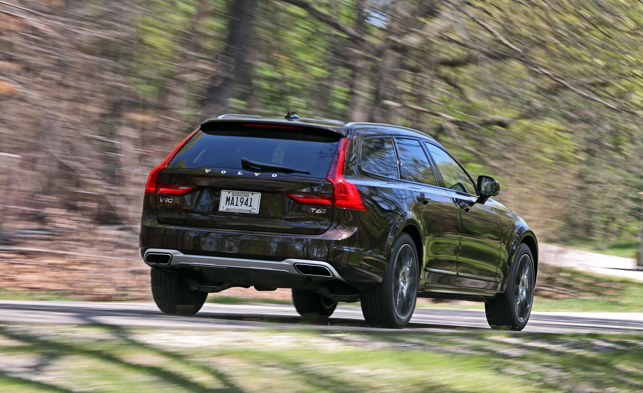 2017 Volvo V90 Cross Country review - Drive
