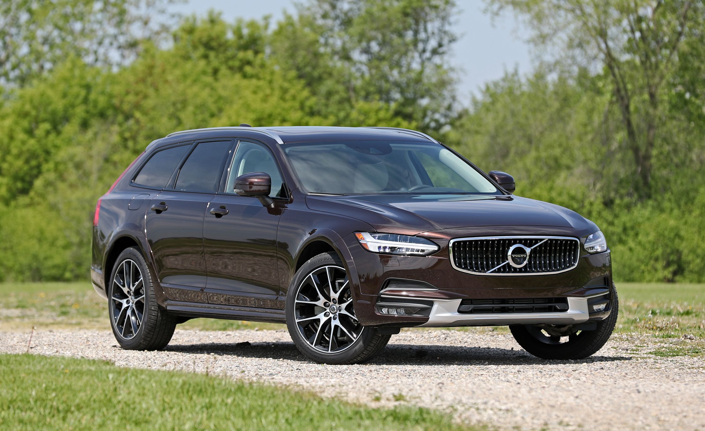 2017 Volvo V90 Cross Country Review, Pricing, and Specs