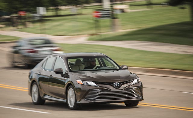 View Photos of the 2018 Toyota Camry XLE Hybrid