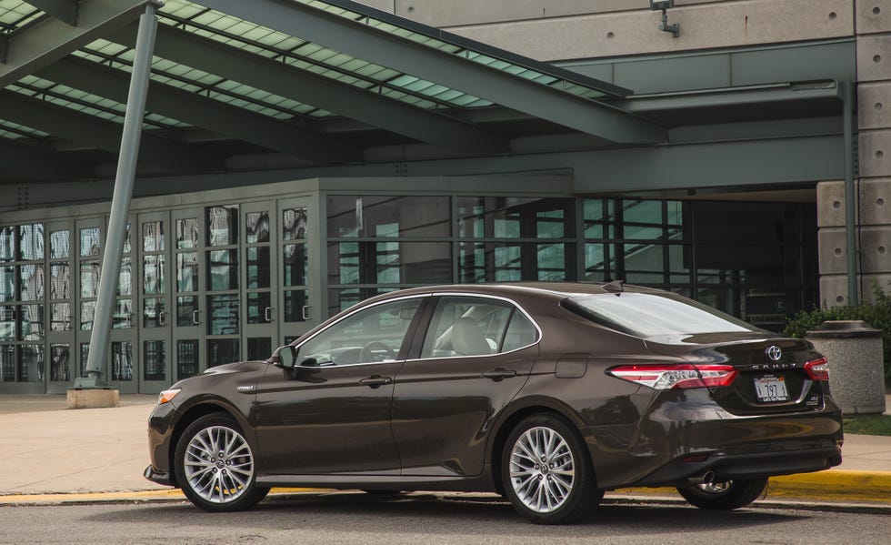 View Photos of the 2018 Toyota Camry XLE Hybrid