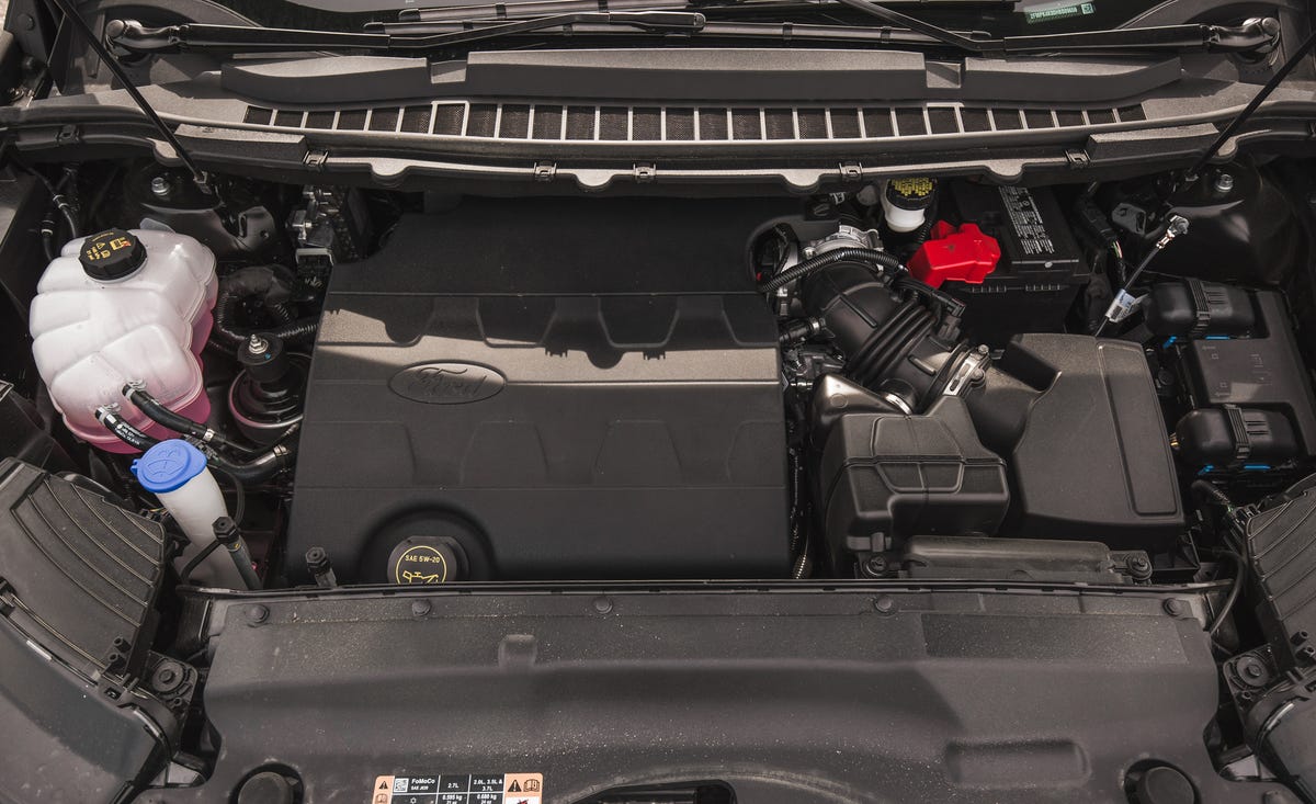 Edge engine. Двигатель Ford Edge. Ford Edge 2.7 мотор. Форд Эдж 3.5 2014 АКБ. Ford Edge под капотом.