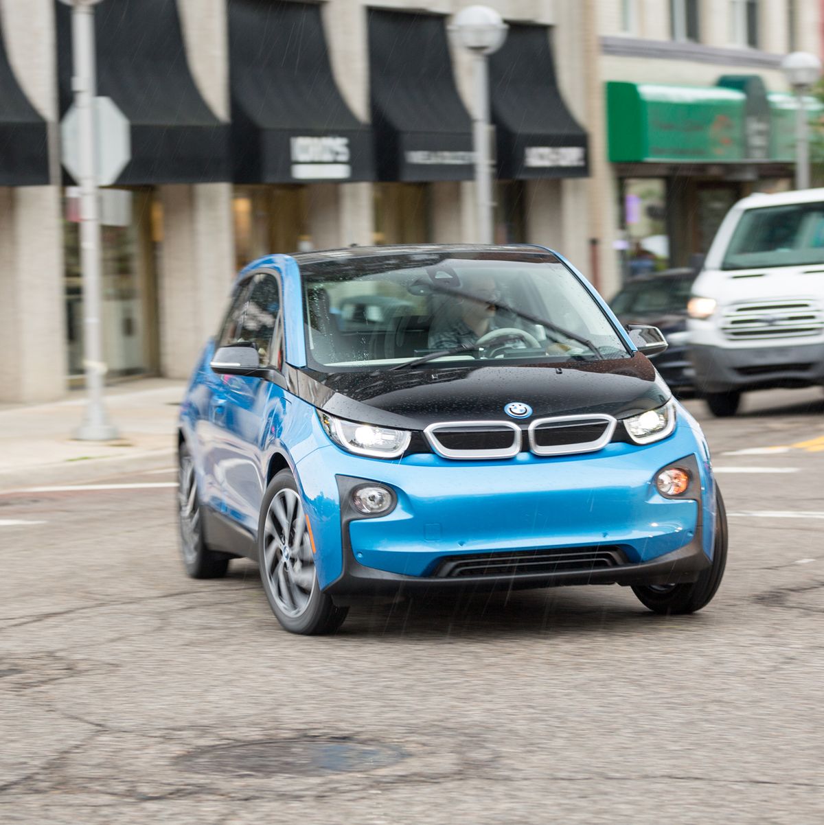 https://hips.hearstapps.com/hmg-prod/amv-prod-cad-assets/wp-content/uploads/2017/08/2017-bmw-i3-with-range-extender-test-review-car-and-driver-photo-689291-s-original.jpg?crop=0.553xw:0.906xh;0.252xw,0&resize=1200:*