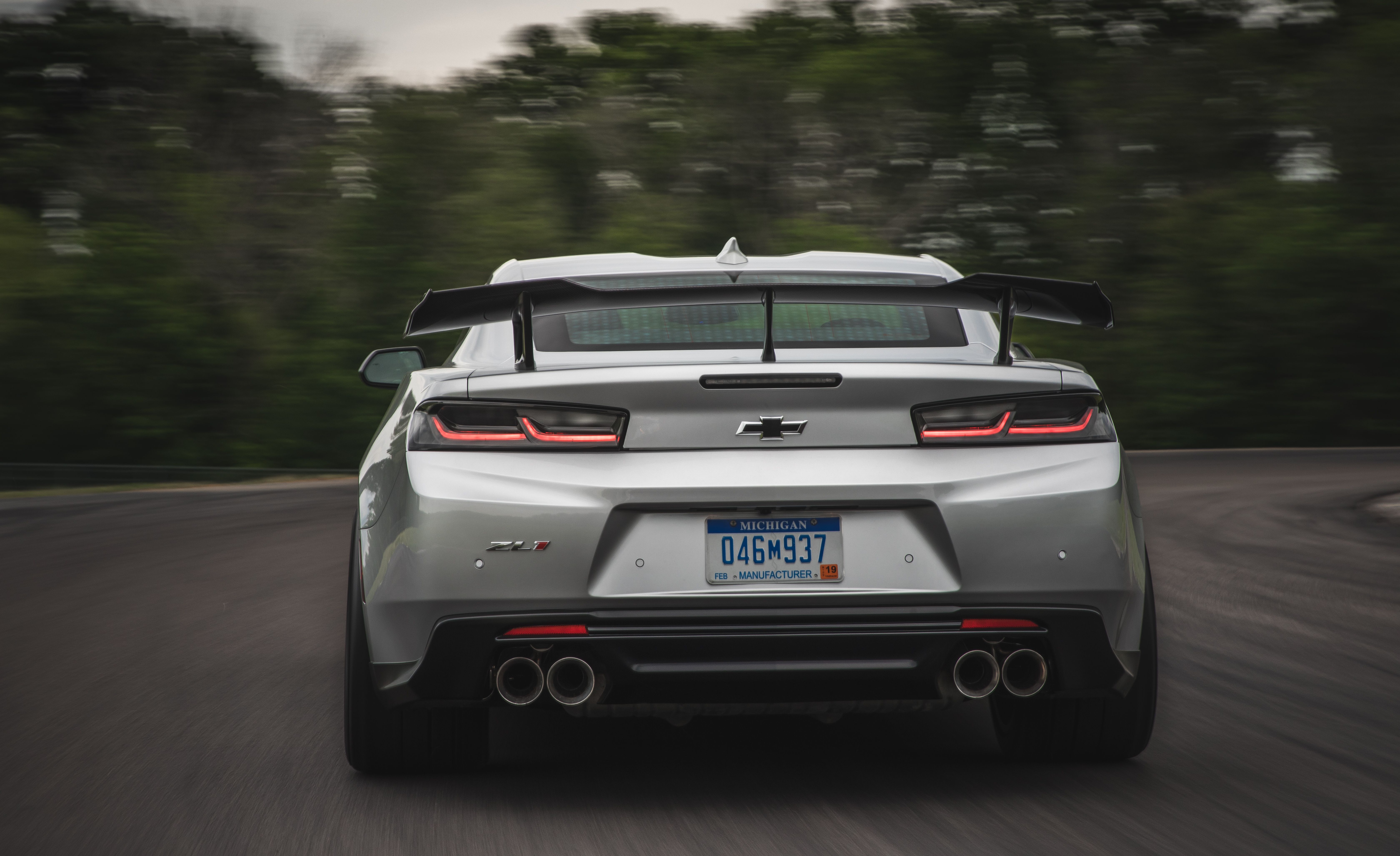 What Sets the Chevrolet Camaro ZL1 1LE Apart from the ZL1