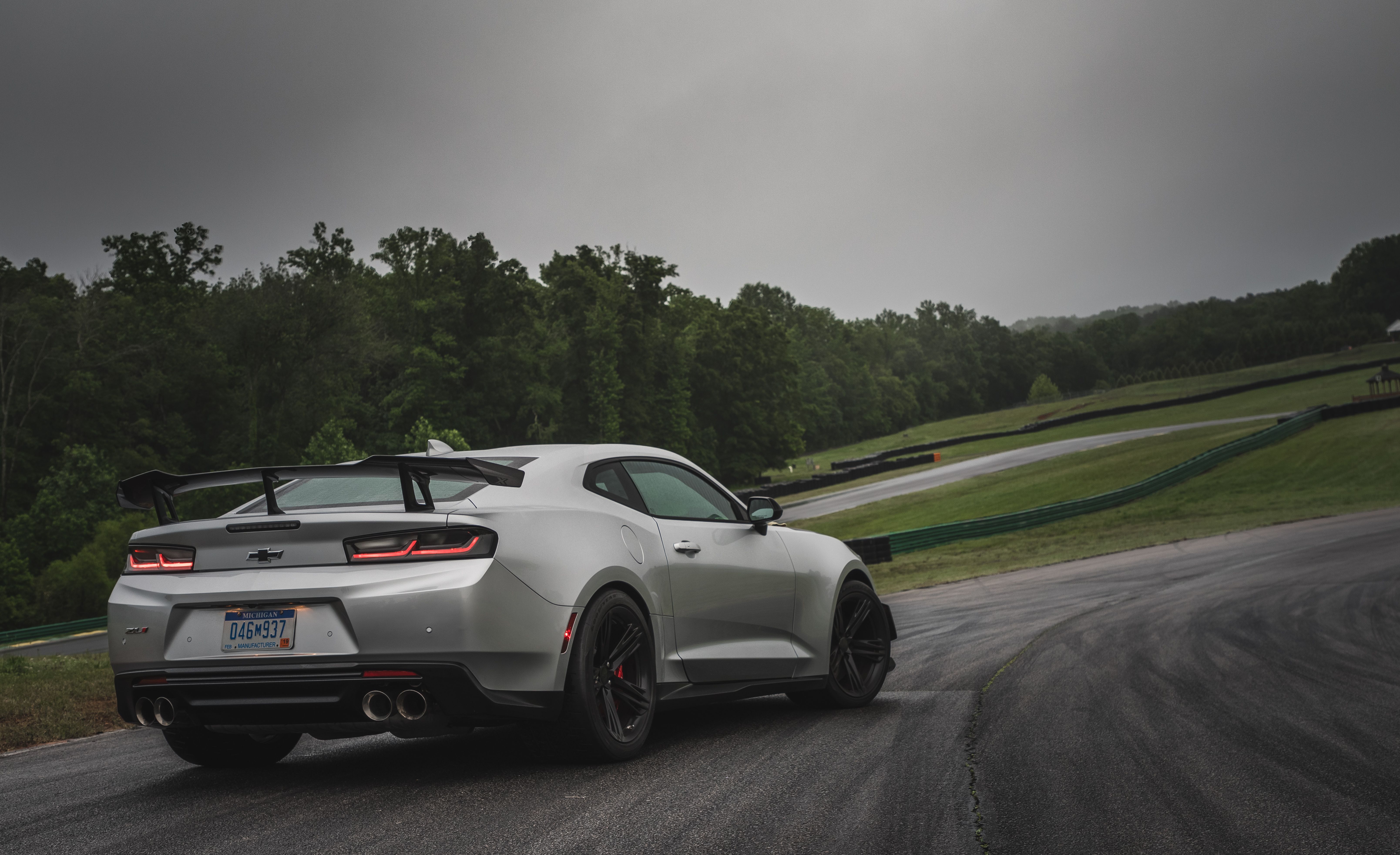 What Sets The Chevrolet Camaro Zl1 1le Apart From The Zl1