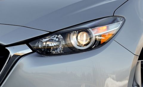 Land vehicle, Vehicle, Car, Headlamp, Automotive lighting, White, Light, Automotive design, Hood, Bumper, 