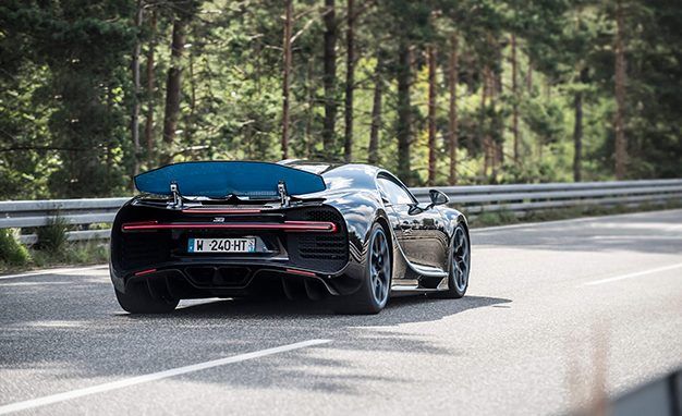 Scenario Onophoudelijk piano The Bugatti Chiron Goes from 0 to 249 mph to 0 in 42 Seconds | News | Car  and Driver
