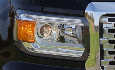 Land vehicle, Vehicle, Car, Automotive lighting, Headlamp, Automotive exterior, Bumper, Light, Auto part, Automotive fog light, 