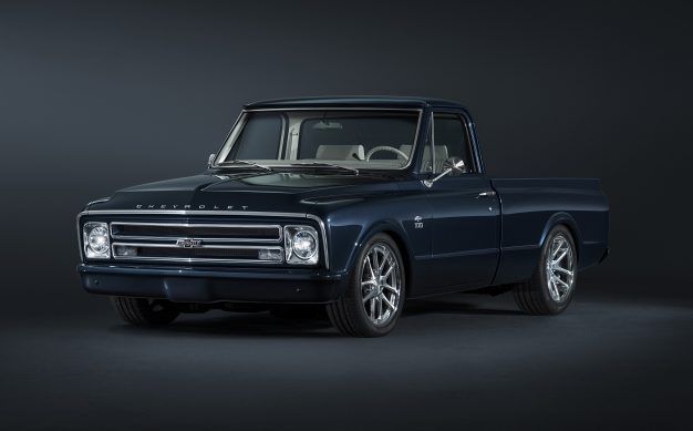 1967 C10 Centennial SEMA Truck – This truck leverages many of the same design details on the 2018 Centennial Edition Silverado and Colorado, from the Centennial Blue paint color to the heritage bowtie emblems.