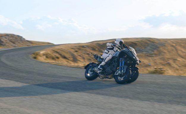 Sangrar seguridad maleta Yamaha Announces Radical New Three-Wheeled Niken Sportbike | News | Car and  Driver