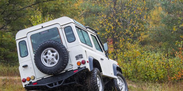 Land vehicle, Vehicle, Car, Off-roading, Off-road vehicle, Automotive tire, Regularity rally, Tire, Land rover defender, Automotive exterior, 