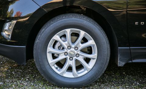 Land vehicle, Alloy wheel, Vehicle, Car, Tire, Wheel, Automotive tire, Rim, Spoke, Auto part, 