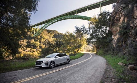 The 2018 Hyundai Ioniq Is Est Plug In Hybrid News Car 2018 Ioniq Plug In Hybrid