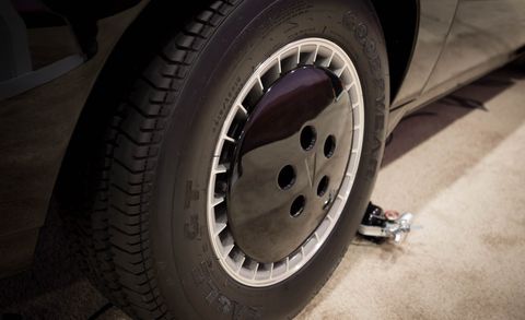 Tire, Alloy wheel, Automotive tire, Wheel, Auto part, Synthetic rubber, Rim, Automotive wheel system, Motor vehicle, Vehicle, 