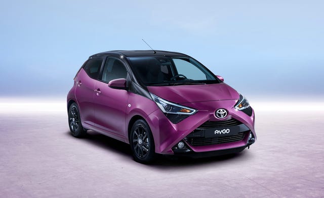 Тойота женская модель. Toyota Aygo. Тойота Айго х. Женские машины.