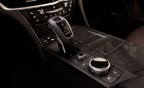 Center console, Vehicle, Car, Gear shift, Personal luxury car, Luxury vehicle, Mid-size car, 