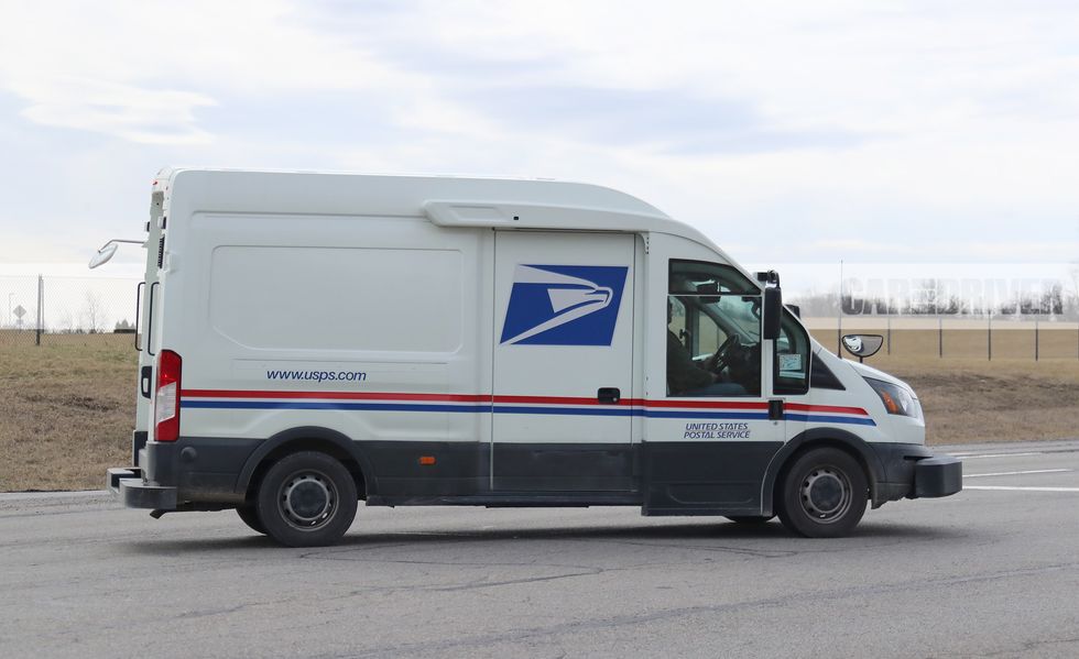 Ford-Transit-mail-truck-spy-photos-Edit2