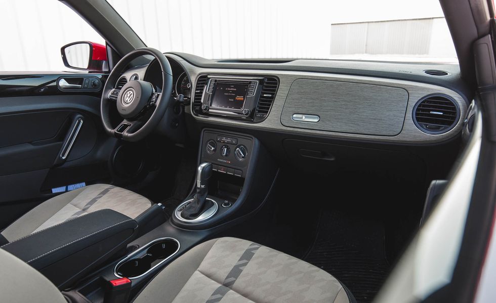 2018 volkswagen beetle interior dash