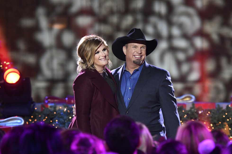 Trisha Yearwood and Garth Brooks rehearse for the 2016 'Christmas in Rockefeller Center' TV special.