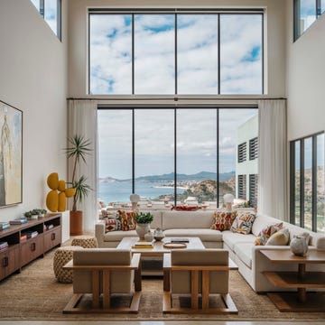 Esta casa de vacaciones para una familia de ocho tiene una base neutra porque querían que fuesen los textiles y el arte los que dieran color a las dos plantas casa de vacaciones para una familia de ocho con base neutra porque querian que fuesen los textiles y el arte los que dieran color a las dos plantas