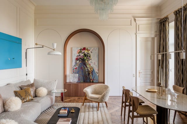 casa reformada y decorada con obras de arte
