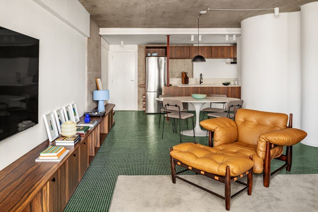 apartamento de 92 metros convertido en un hogar funcional con curvas, ceramica y una cocina suspendida