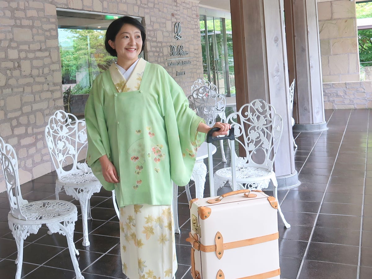 9079］羽織 美品 コート 切嵌文様 鹿の子柄 絞り 正絹 着物 黒（24周年 