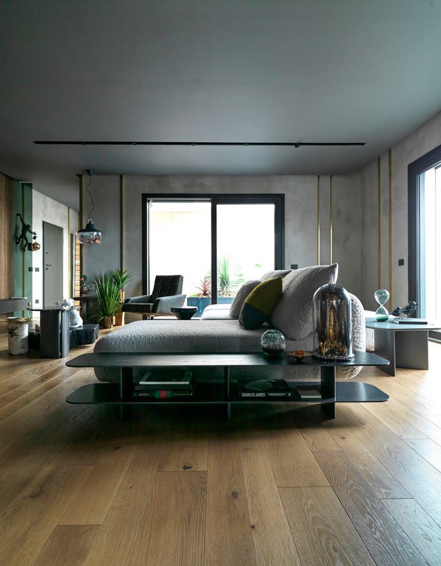 jardinera de plantas perennes, sofa de doble respaldo gabinete de curiosidades, esta casa es unica en su especie