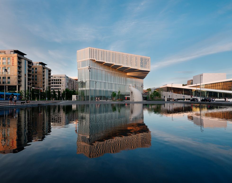 nuova sede della biblioteca diechman bjørvika firmata dagli studi atelier oslo e lundhagem