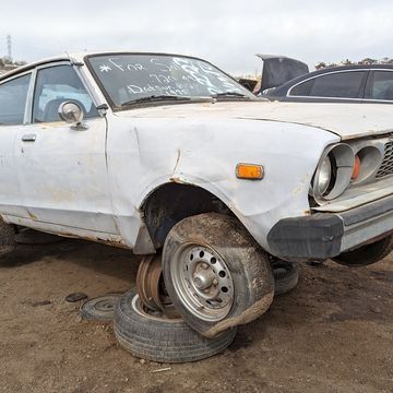 1975 datsun b210 in colorado junkyard