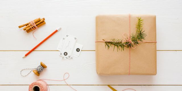 Come incartare i pacchetti regalo? I tutorial dei designer
