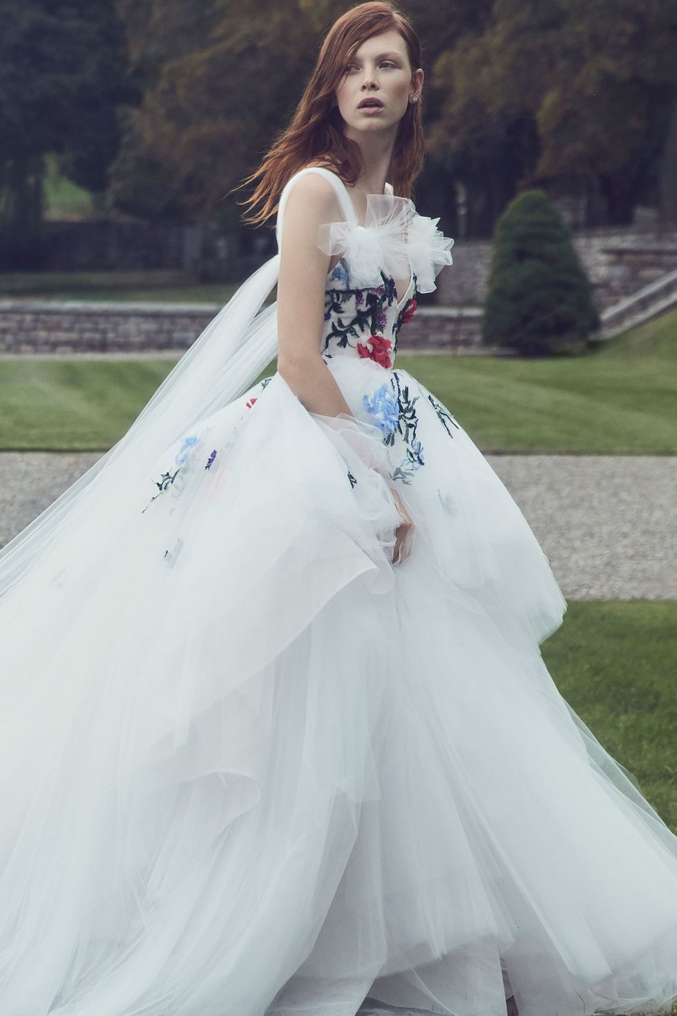 https://hips.hearstapps.com/hmg-prod/images/00007-monique-lhuilier-fall-2019-bridal-1539104325.jpg?crop=1xw:1xh;center,top&resize=980:*