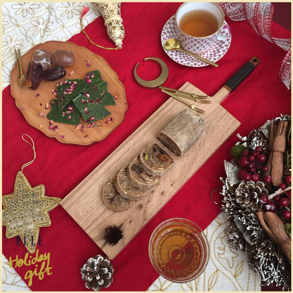 Food, Cuisine, Finger food, Recipe, Christmas decoration, Dish, Cinnamon stick, Biscuit, Baked goods, Tableware, 