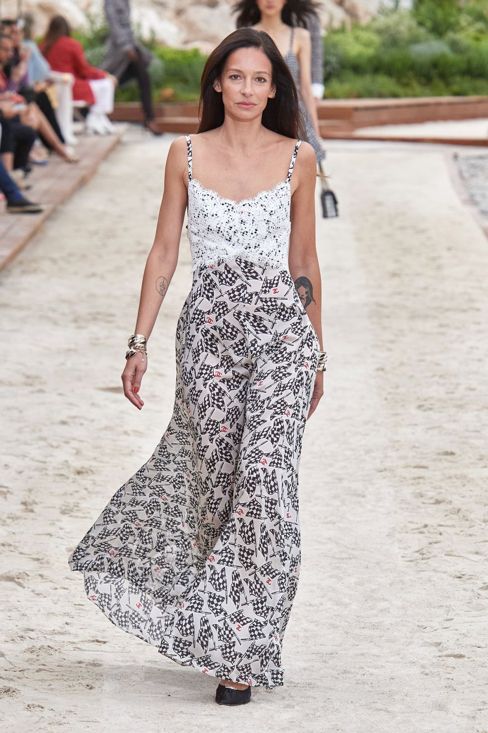 Cruise 2022 Collection - Women's Fashion