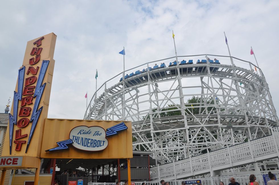 Amusement ride, Amusement park, Roller coaster, Landmark, Architecture, Fun, Park, Urban area, Metropolitan area, Recreation, 