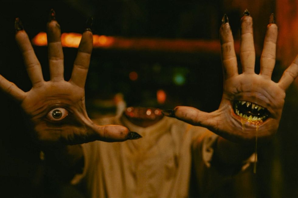 越南驚悚恐怖片《越驚》422全台上映！「剝臉皮」超血腥！